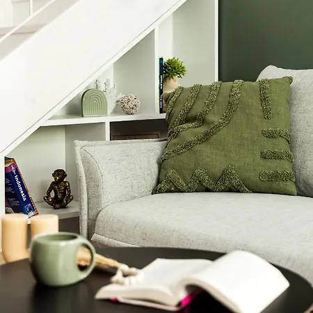 Central Stylish Apartment *