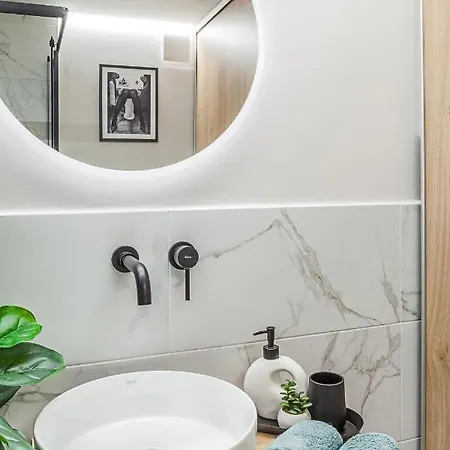 Central Stylish Apartment *